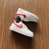 NK AIR FORCE 1 LOW ESSENTIAL GYM RED MINI SWOOSH [WHITE/ RED] 0809025