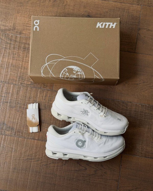 QC OC RUNNING X KITH CLOUDZONE [WHITE] 0906025