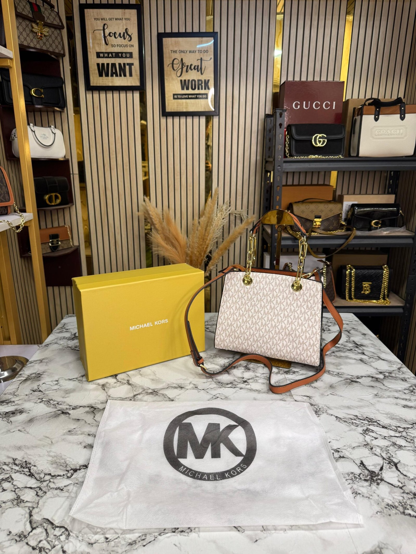 MICHAEL KORS CYNTHIA SIGNATURE LOGO SATCHEL PREMIUM BAG 🤎✅