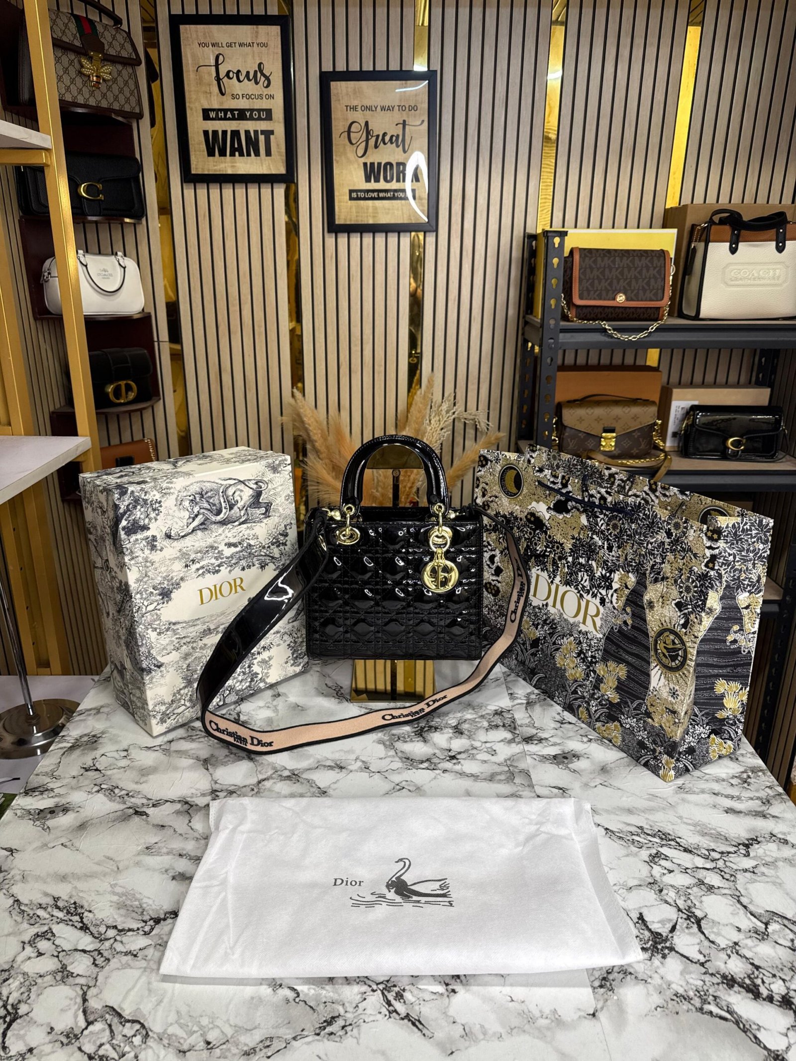 CHRISTIAN DIOR LADY PREMIUM BAG WITH OG BOX AND CARRY BAG 🤩☑️