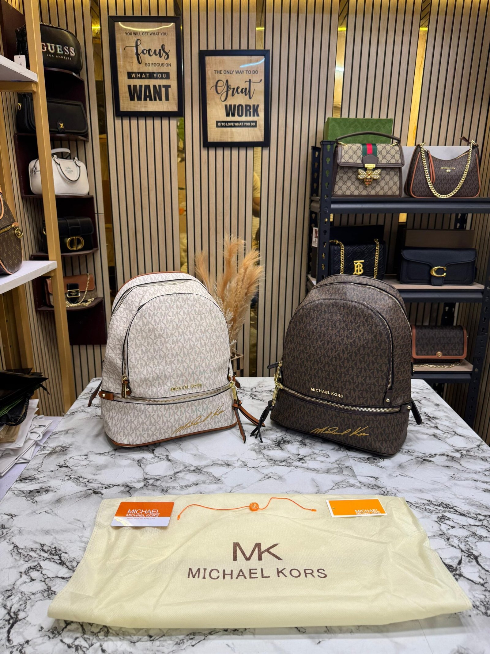 MICHAEL KORS PREMIUM SIGNATURE BAGPACK WITH DUST BAG PACKING (BROWN)