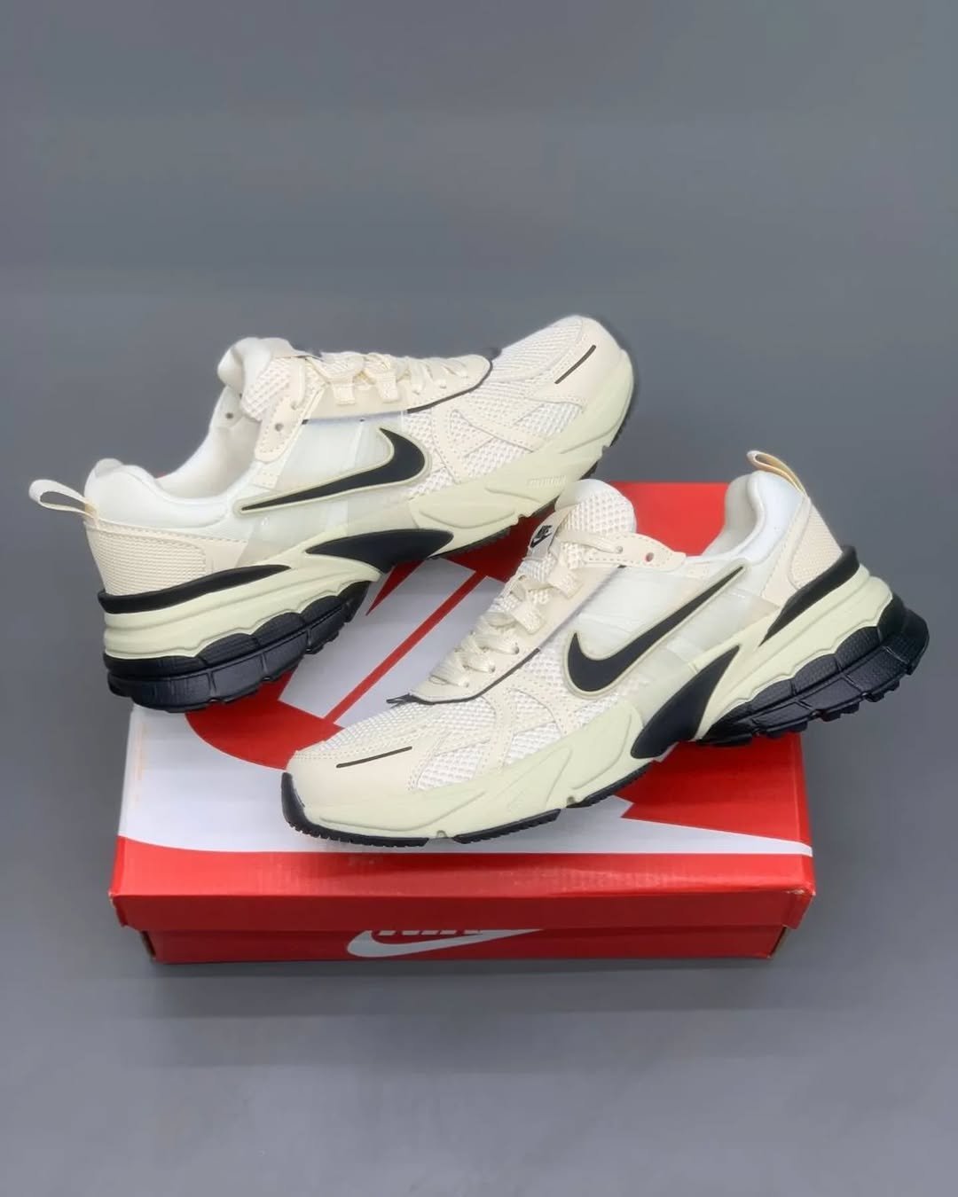 NK V2K RUN [BEIGE / BLACK] 0509025