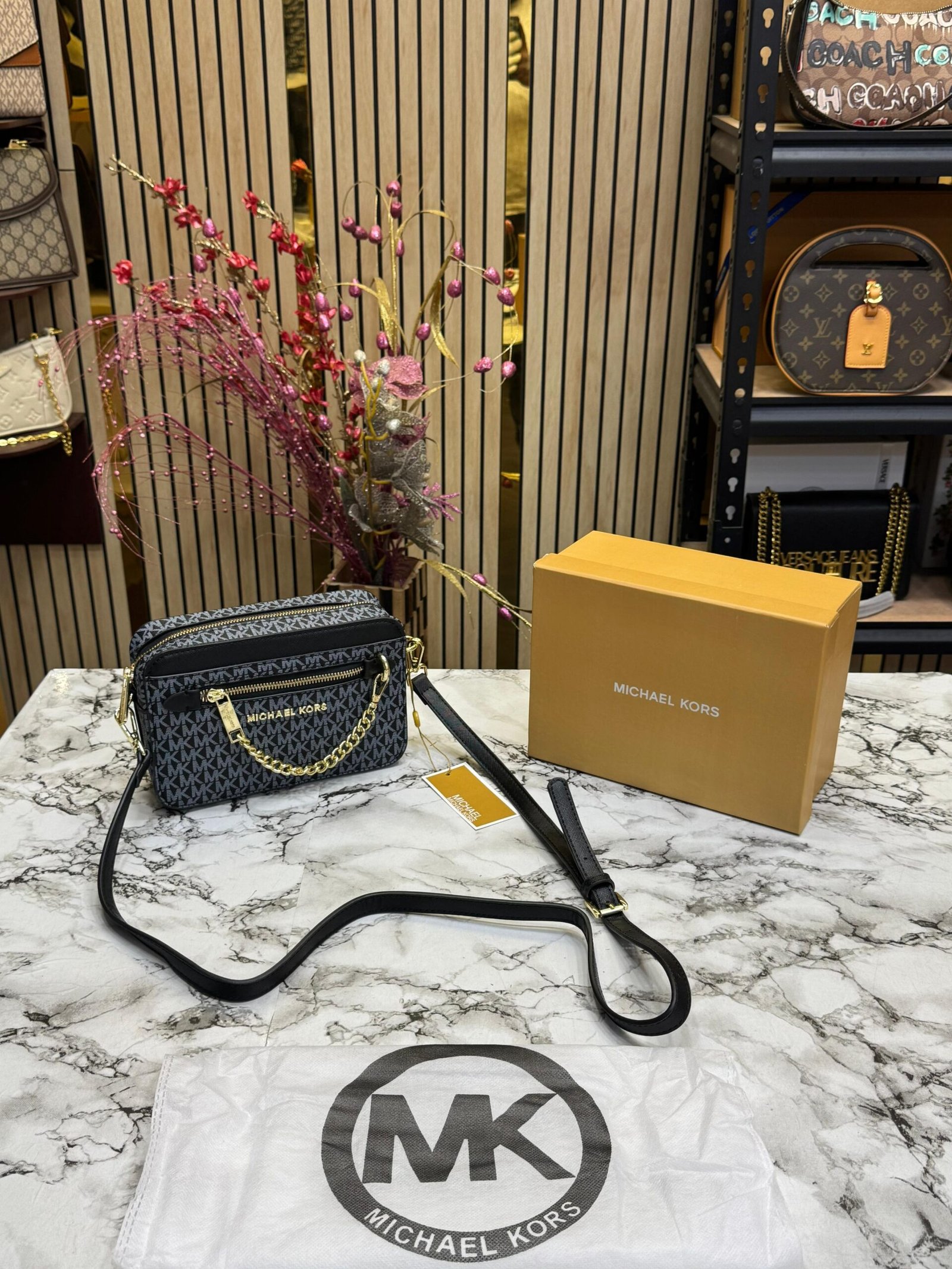 MICHAEL KORS JET SET (BLACK ) WITH ORIGNAL BOX