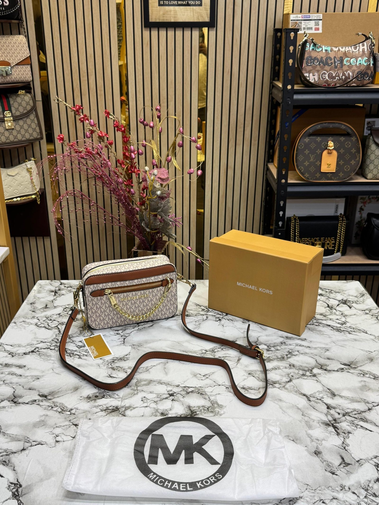 MICHAEL KORS JET SET ( BEIGE ) WITH ORIGNAL BOX