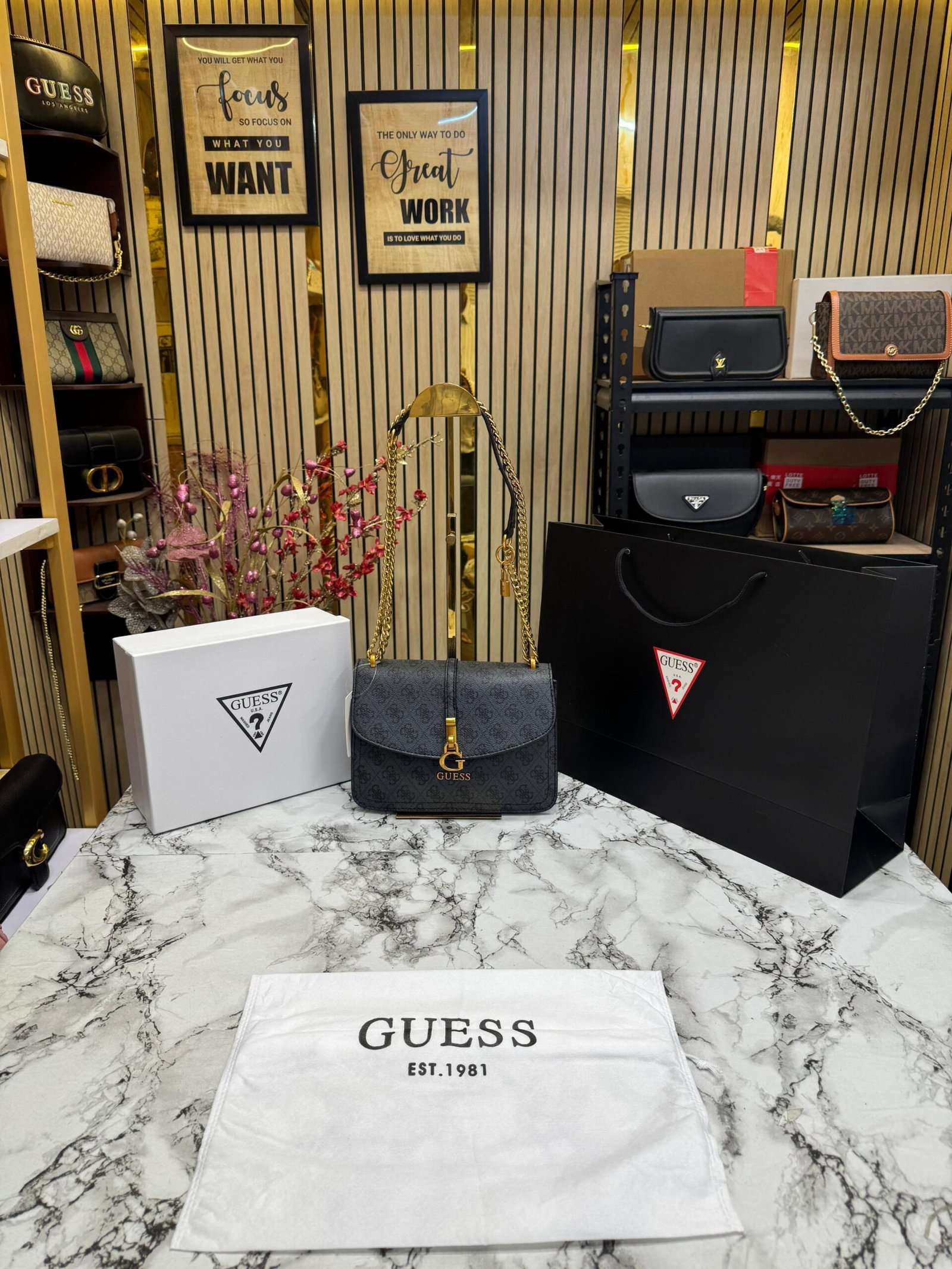 GUESS G JAMES LOGO PREMIUM BAG WIT ORIGNAL BOX AND CARRY BAG  BLACK