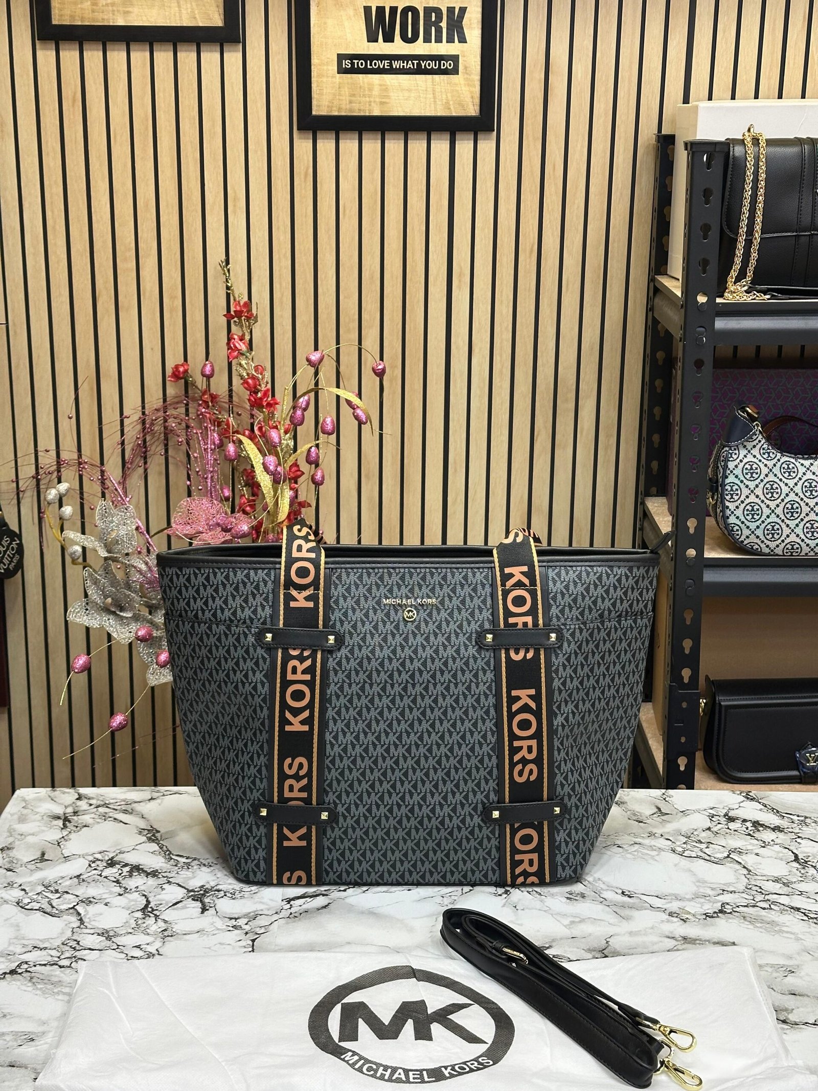 MICHAEL_KORS MAEVE SIGNATURE LOGO SMALL CONVERTIBLE OPEN TOTE WITH DUST BAG (BLACK )